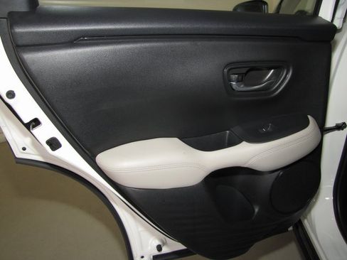 Certified 2023 Honda HR-V LX image 12