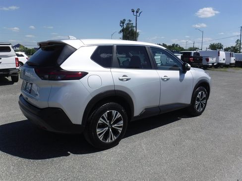 Used 2023 Nissan Rogue SV FWD image 2