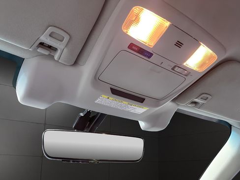 Used 2019 Subaru Outback 2.5i Premium image 23