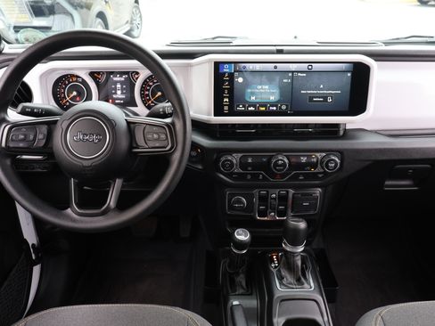 Used 2025 Jeep Gladiator Sport image 18