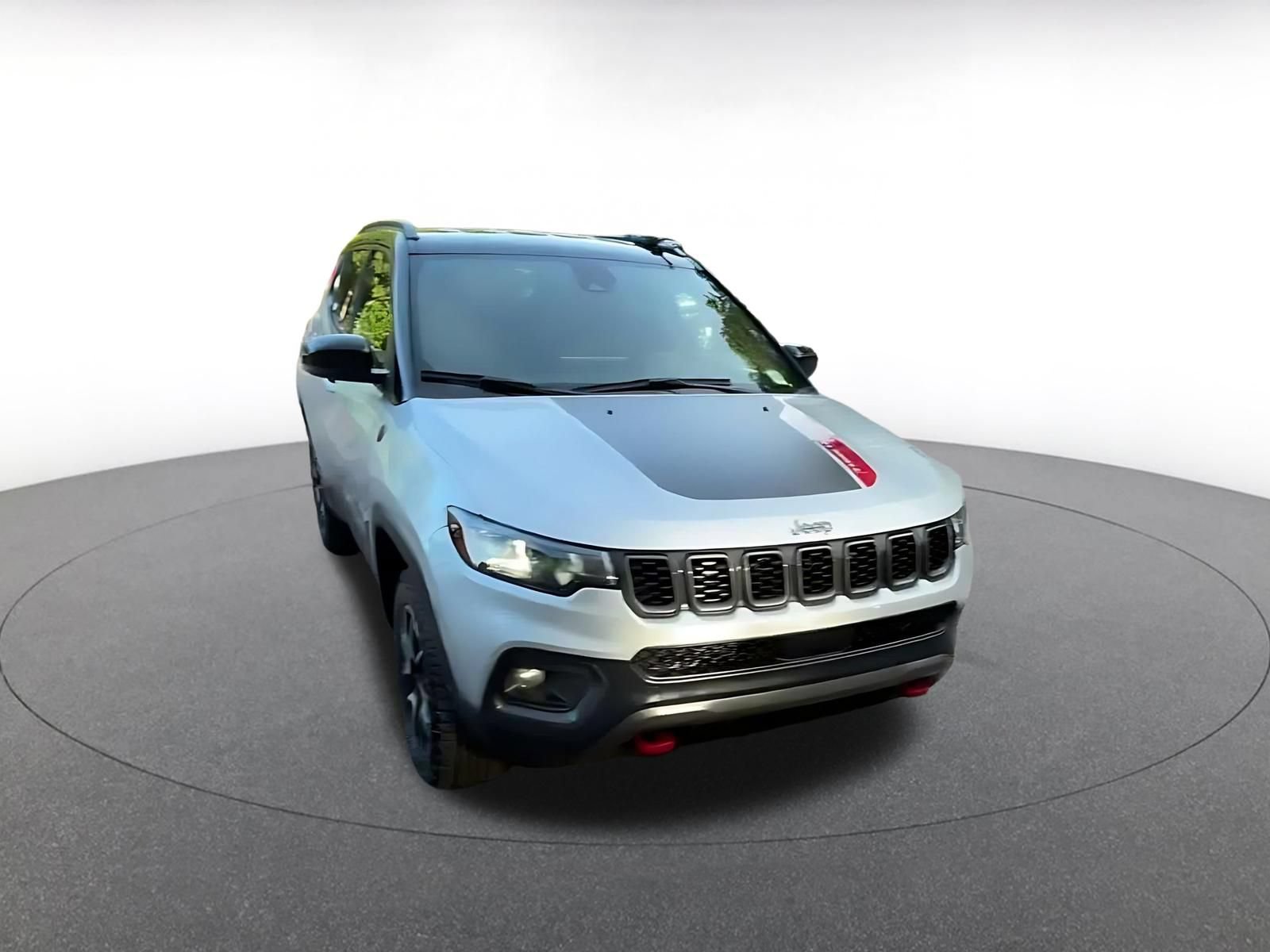 Used 2025 Jeep Compass Trailhawk AWD/4WD image 2