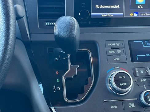 Used 2017 Toyota Sienna LE image 24