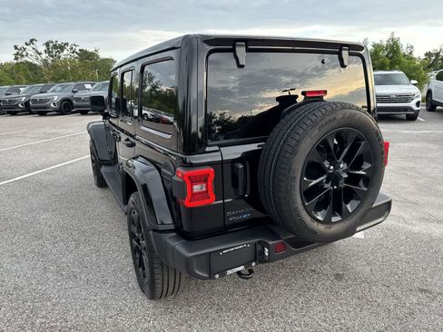 Used 2025 Jeep Wrangler Unlimited Sahara AWD/4WD image 12