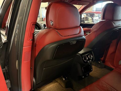 Used 2018 Bentley Bentayga image 71