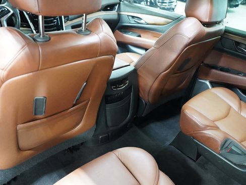 Used 2020 Cadillac Escalade Premium Luxury RWD image 15