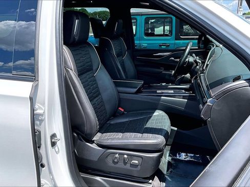 Used 2023 Cadillac Escalade V AWD/4WD image 32