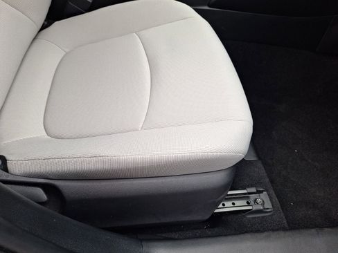 Used 2021 Toyota Corolla LE image 33