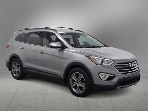 Used 2015 Hyundai Santa Fe GLS image 2