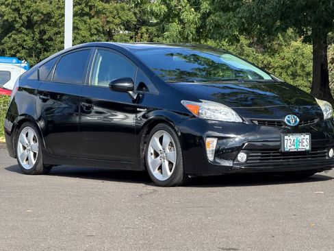 Used 2015 Toyota Prius Five FWD image 9