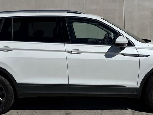 Used 2023 Volkswagen Tiguan SE w/ Panoramic Sunroof Package image 3