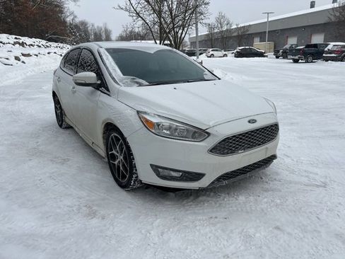 Used 2016 Ford Focus SE w/ SE Sport Package image 7