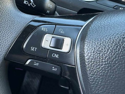 Used 2018 Volkswagen Tiguan S image 38