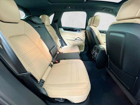 Used 2026 Porsche Cayenne AWD/4WD image 23