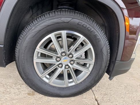 Used 2023 Chevrolet Traverse LT FWD image 13