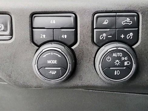 Used 2024 Chevrolet Silverado 2500 LT w/ Convenience Package image 16