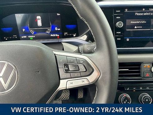 Certified 2022 Volkswagen Taos SE FWD image 25