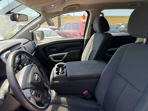 Used 2018 Nissan Titan SV AWD/4WD image 10