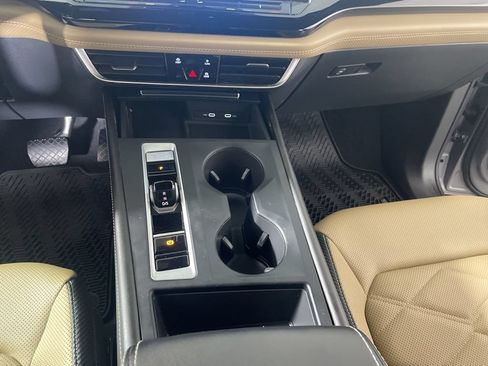 Certified 2024 Volkswagen Atlas Cross Sport SE AWD/4WD image 17