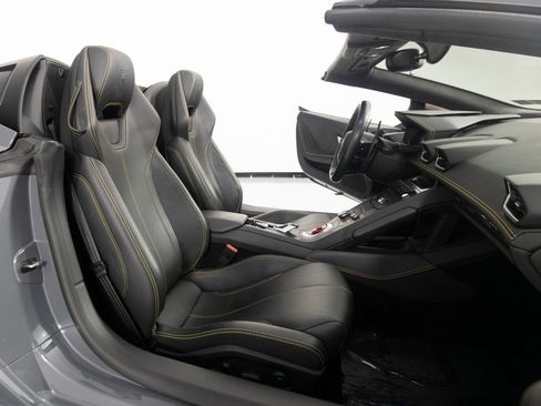 Used 2016 Lamborghini Huracan LP 610-4 AWD/4WD image 36