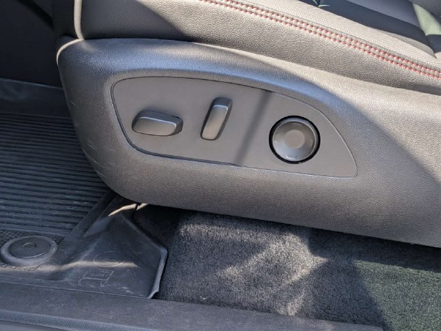 Used 2025 Chevrolet Traverse RS w/ LPO, Floor Liner Package FWD image 22