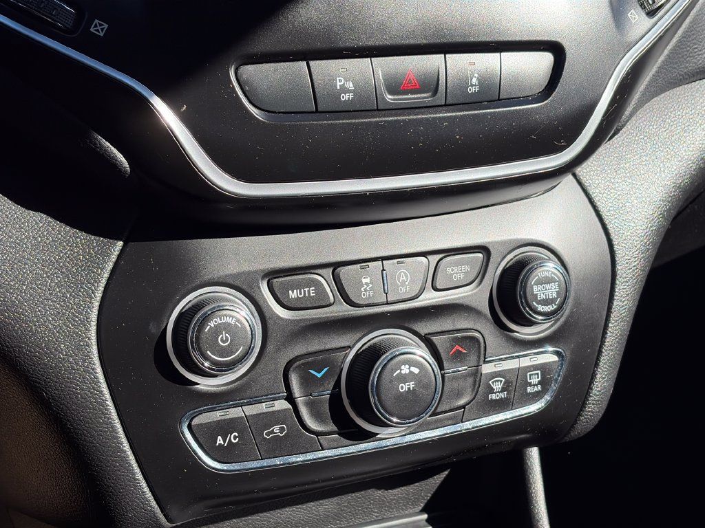 Used 2021 Jeep Cherokee Latitude Lux AWD/4WD image 19