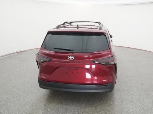 New 2026 Toyota Sienna XLE image 18