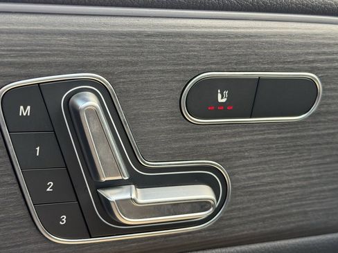 Used 2025 Mercedes-Benz GLA 250 image 12