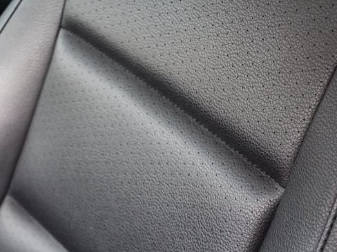 Used 2011 Volkswagen Tiguan SE image 35