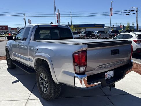 Used 2020 Toyota Tacoma SR5 w/ SR5 Appearance Package (SM) AWD/4WD image 5