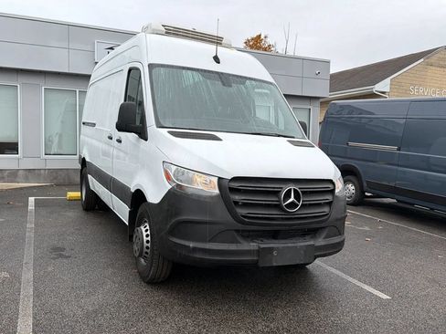 Used 2019 Mercedes-Benz Sprinter 144 image 11