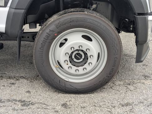 New 2025 Ford F550 4x4 Regular Cab Super Duty image 13