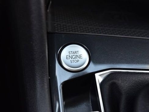 Used 2022 Volkswagen Tiguan SE AWD/4WD image 17
