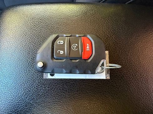 Used 2021 Jeep Gladiator Sport image 29