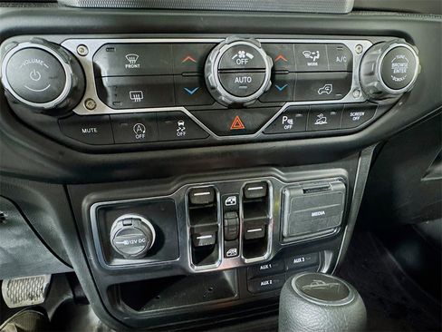 Used 2021 Jeep Gladiator Sport image 19