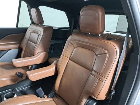 Used 2021 Lincoln Aviator Reserve w/ Equipment Group 201A image 13