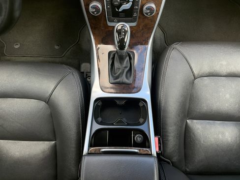 Used 2015 Volvo XC70 T6 image 38