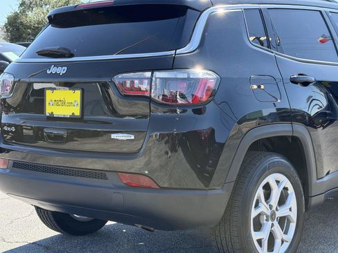 Used 2025 Jeep Compass Latitude AWD/4WD image 11