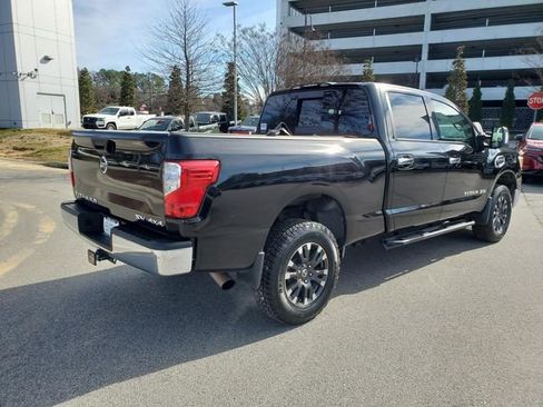 Used 2017 Nissan Titan SV image 3