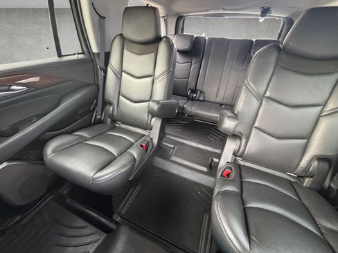 Used 2019 Cadillac Escalade Luxury image 23