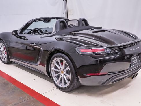 Used 2018 Porsche 718 Boxster S image 7