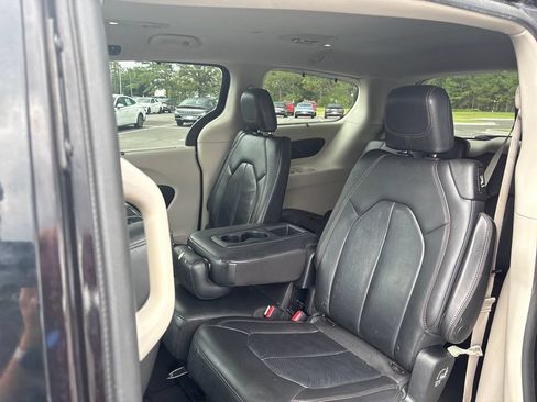 Used 2017 Chrysler Pacifica Touring-L Plus w/ Advanced Safetytec Group FWD image 30