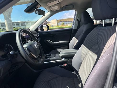 Used 2023 Toyota Highlander LE image 12