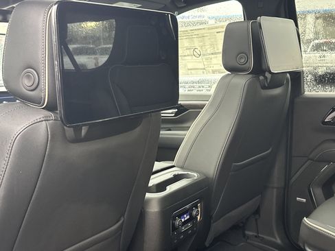 New 2026 Chevrolet Suburban Premier RWD image 24