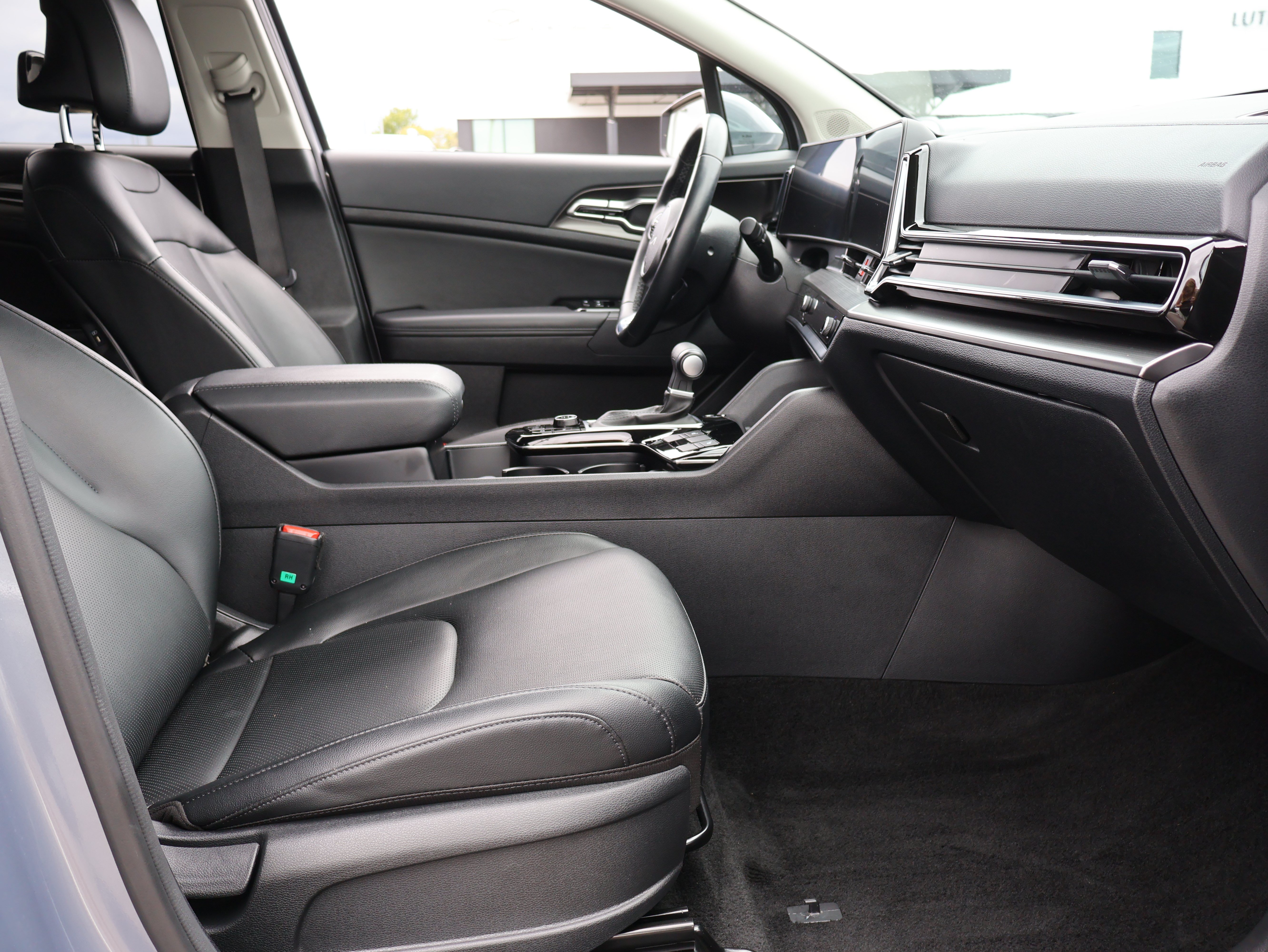 Used 2025 Kia Sportage EX AWD/4WD image 8