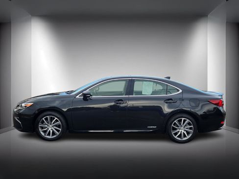 Used 2018 Lexus ES 300h image 2