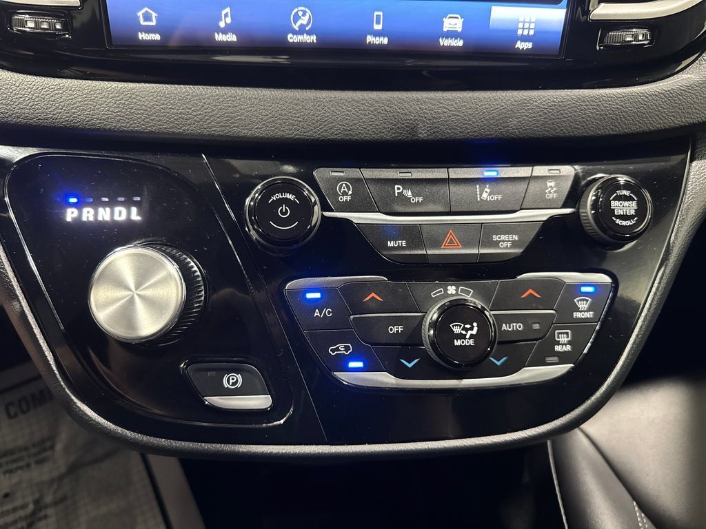 Used 2025 Chrysler Pacifica Select FWD image 32