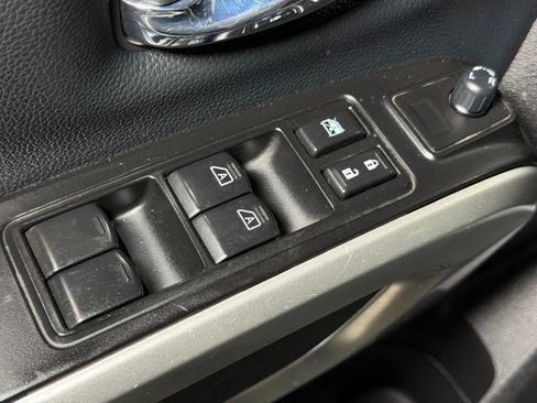 Used 2018 Nissan Titan S AWD/4WD image 23