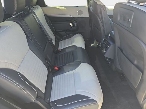 Used 2023 Land Rover Discovery HSE R-Dynamic image 11