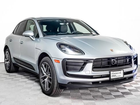 Used 2025 Porsche Macan image 8