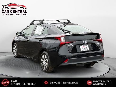 Used 2020 Toyota Prius LE image 3